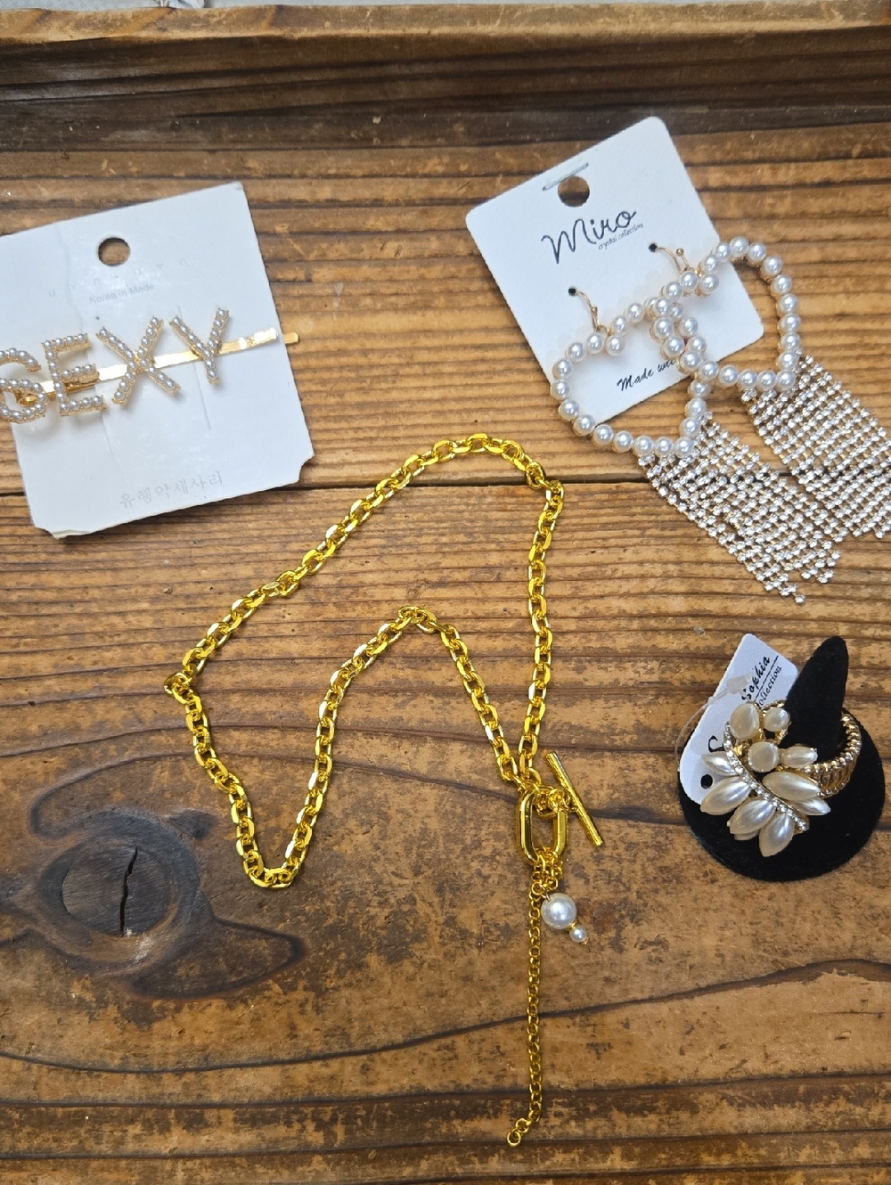 Gold-Tone Chain Necklace with Pearl Drop And Matching Accessories